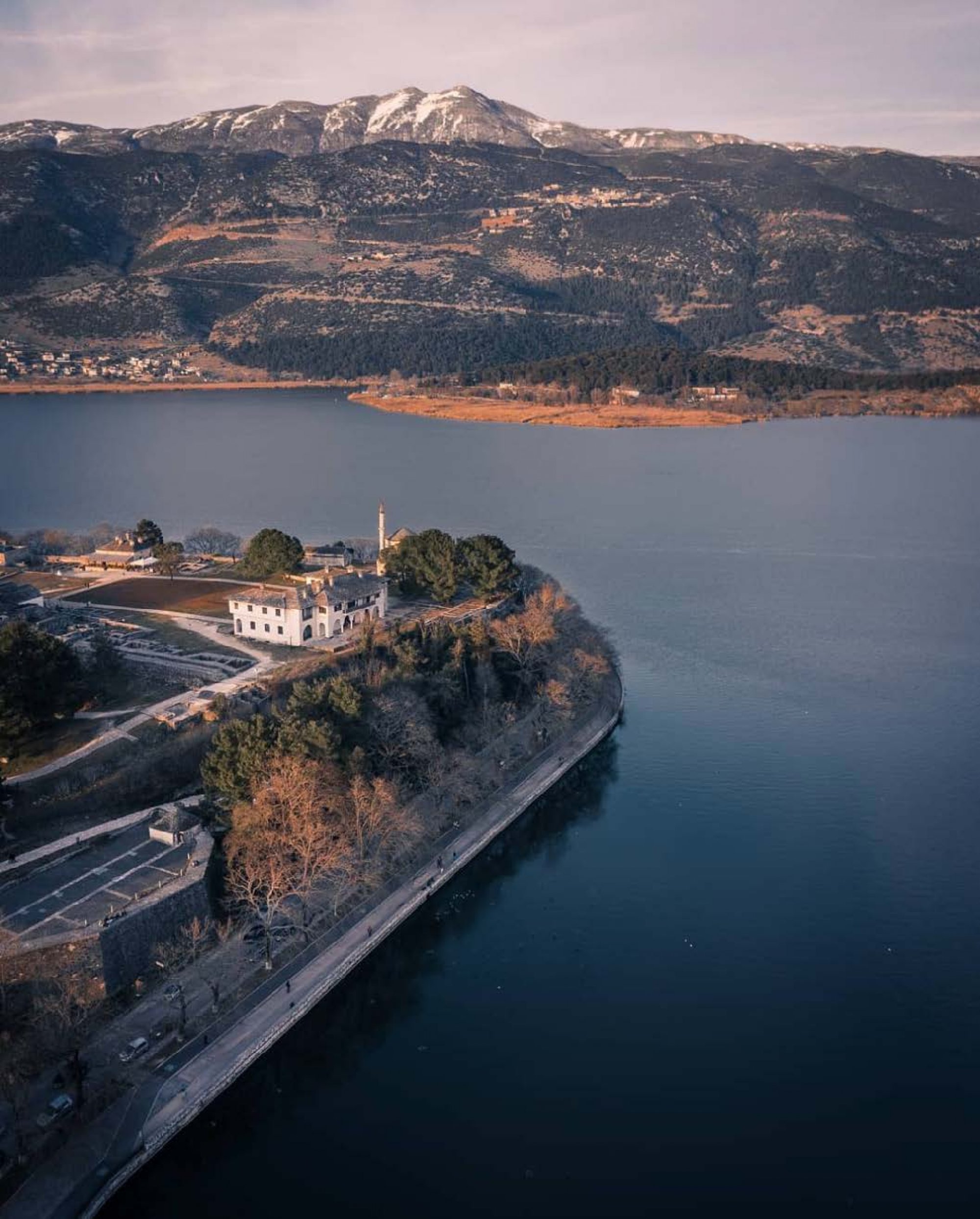 THE CASTLE OF IOANNINA - ΤΗΕ IMPREGNABLE CASTLE CITY...